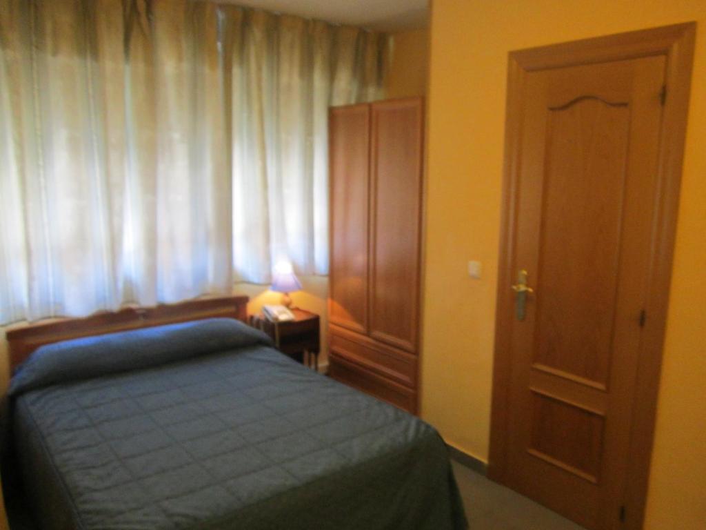 Hostal Al-Qazeres Cáceres Room photo