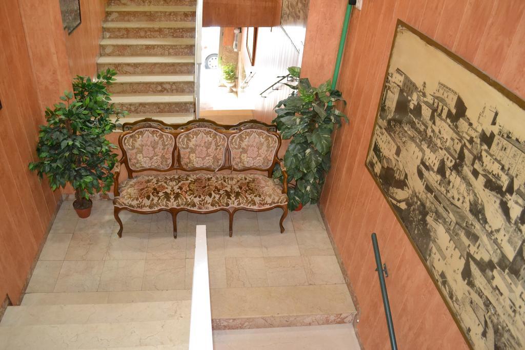 Hostal Al-Qazeres Cáceres Exterior photo