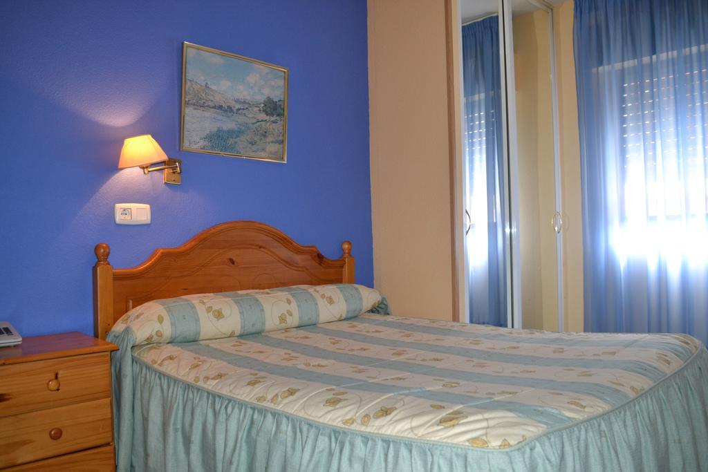 Hostal Al-Qazeres Cáceres Room photo