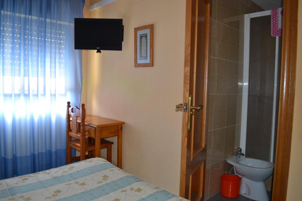 Hostal Al-Qazeres Cáceres Room photo