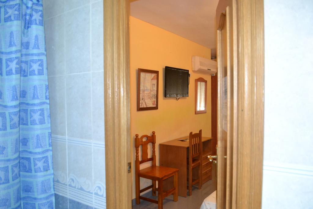 Hostal Al-Qazeres Cáceres Room photo